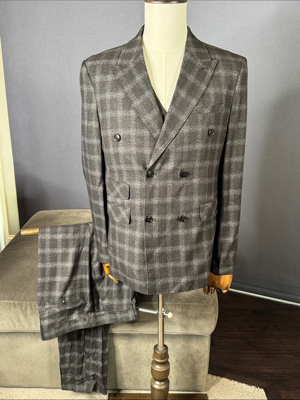 Men’s Double-Breasted Dark Gray Plaid 3 Piece Suit 38 Jacket 36 Pants NWT